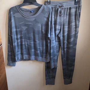 Splendid- camo loungewear & sweatsuit - med